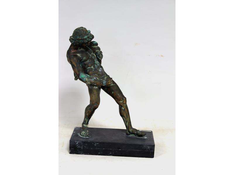 *STATUETTE en bronze représentant Héraclès...