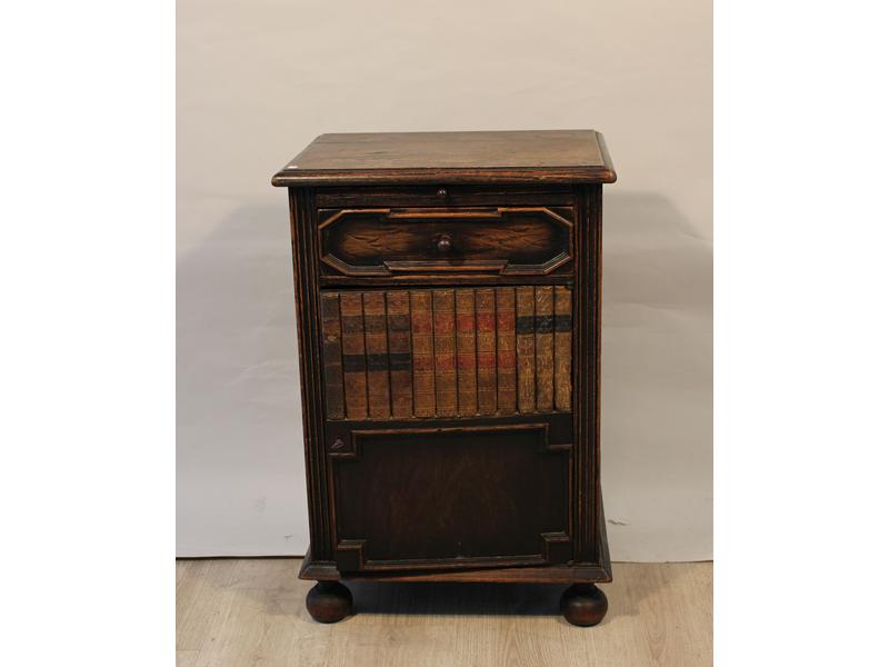 TABLE DE CHEVET rectangulaire en noyer, ouvrant...