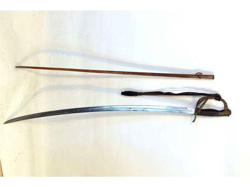 SABRE d'officier, garde en bronze à deux...
