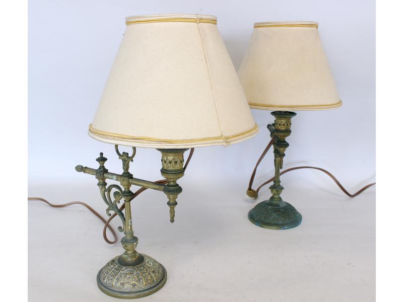 PAIRE DE LAMPES de chevet en bronze à binet...