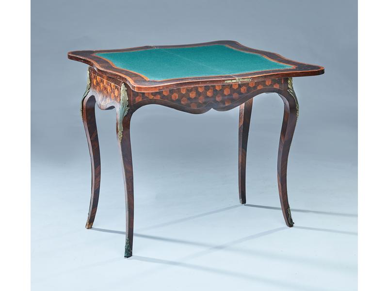 TABLE A JEUX rectangulaire à ceinture galbée...