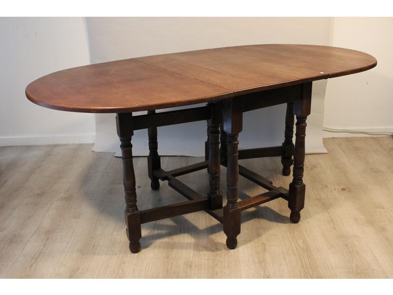 TABLE GATE-LEG en chêne.