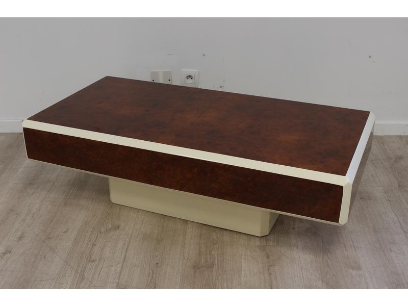 *TABLE BASSE rectangulaire à pans, en placage...