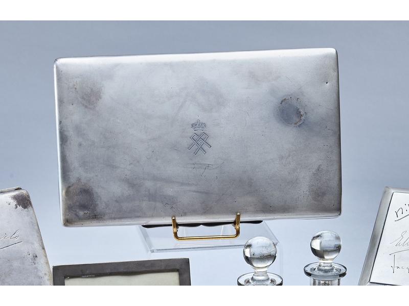 BOÎTE rectangulaire en argent uni, intérieur...