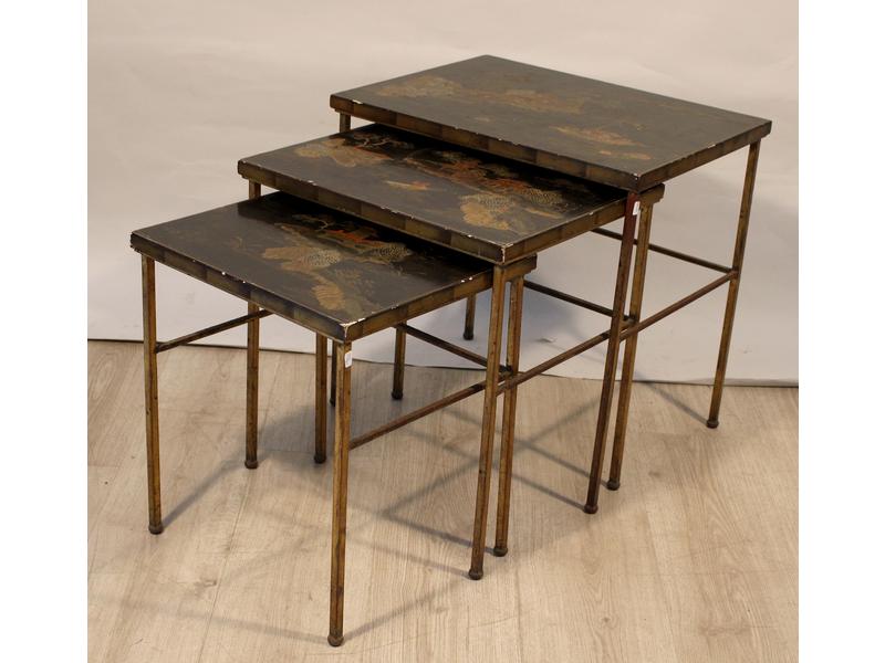 TROIS TABLES GIGOGNE à plateau rectangulaire...
