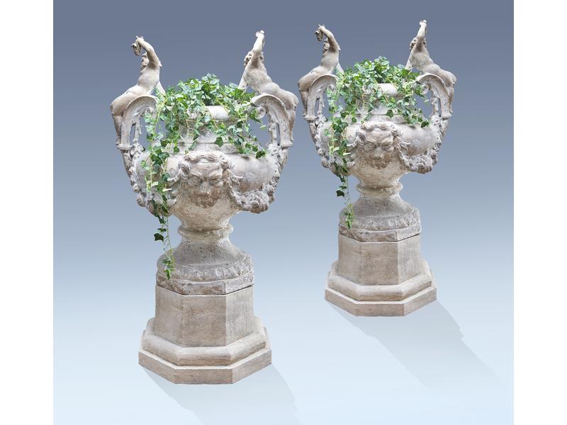 *PAIRE D'IMPORTANTS VASES DE JARDIN en terre...