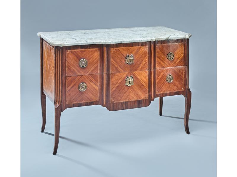 COMMODE rectangulaire à ressaut central en...