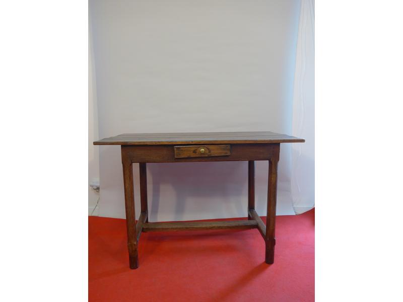 TABLE rectangulaire en chêne teinté, ouvrant...