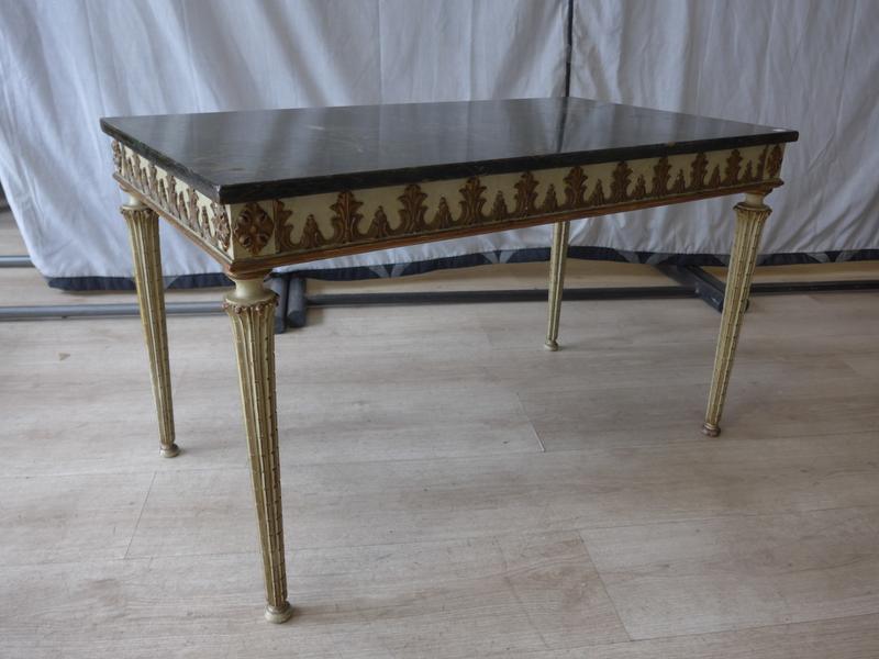 TABLE BASSE rectangulaire en bois laqué crème,...