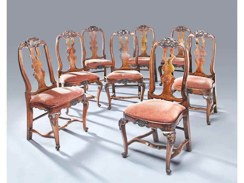 HUIT CHAISES à châssis en noyer et ronce...
