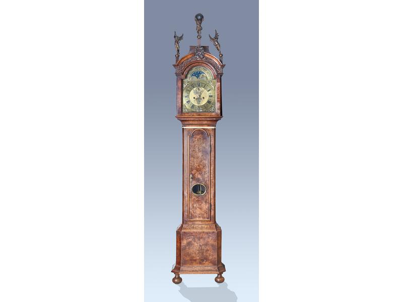 HORLOGE DE PARQUET en noyer et bois de placage,...