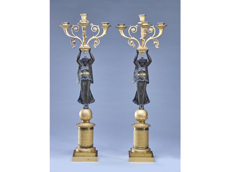 PAIRE D'IMPORTANTS CANDELABRES en bronze...