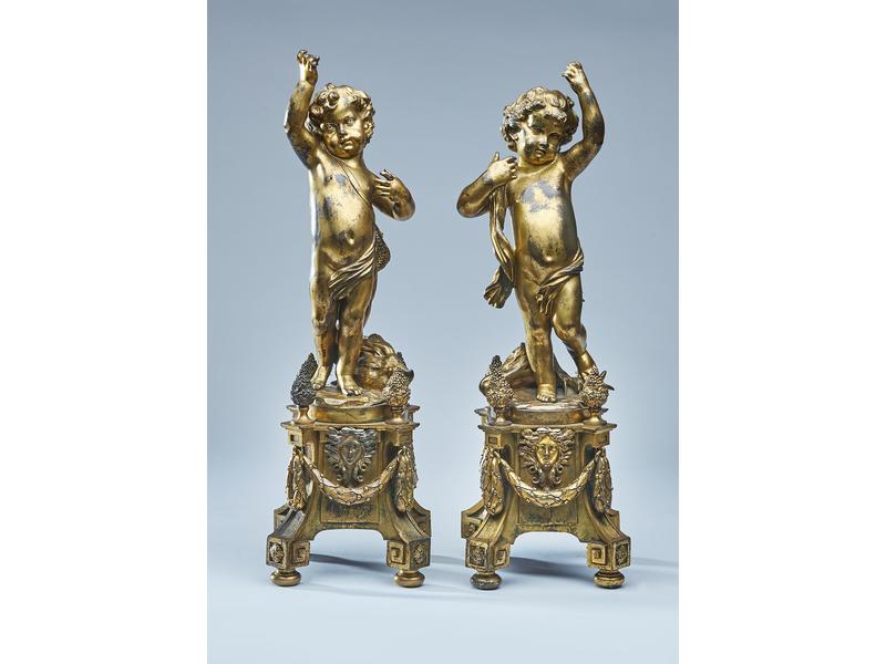 BELLE PAIRE DE DEVANT DE CHENETS en bronze...