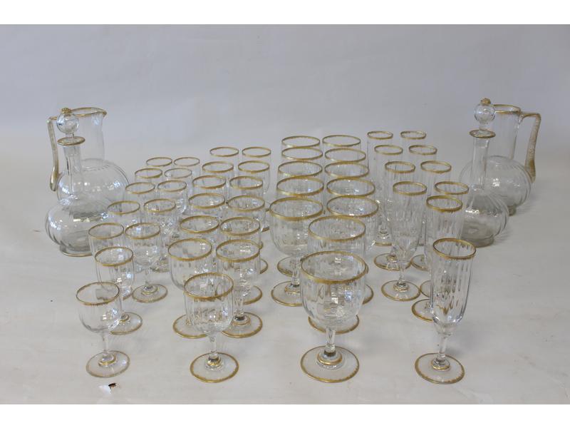 SERVICES DE VERRES en verre moulé à pans...