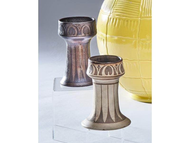 DEUX PETITS VASES oignons en grès à décor...