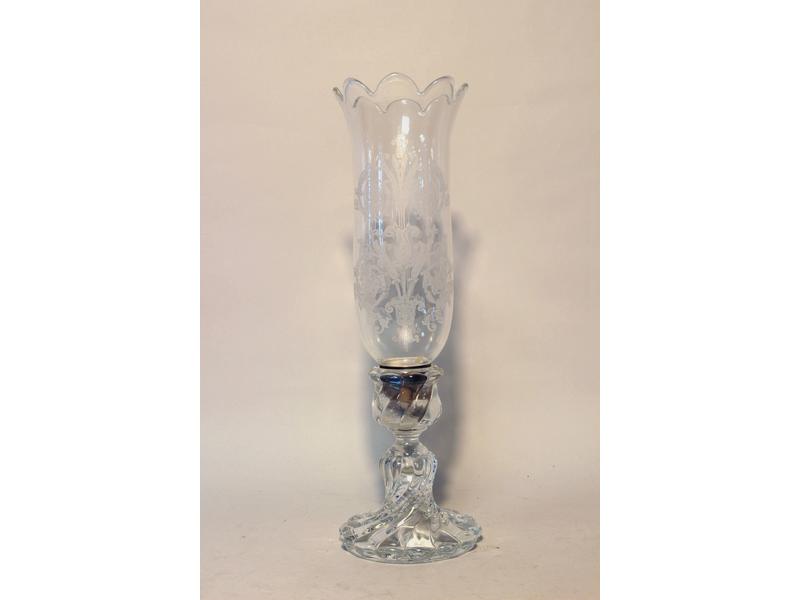 BACCARAT : PHOTOPHORE en cristal moulé, fût...