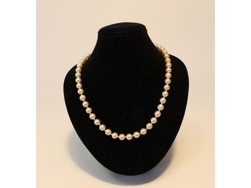 COLLIER de 46 perles (environ).
