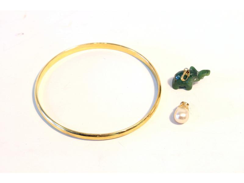 BRACELET JONC rigide en métal doré.