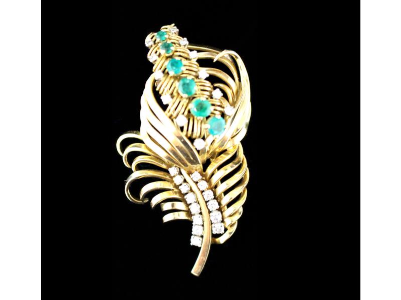 BROCHE en or jaune (750) en forme de feuillage...