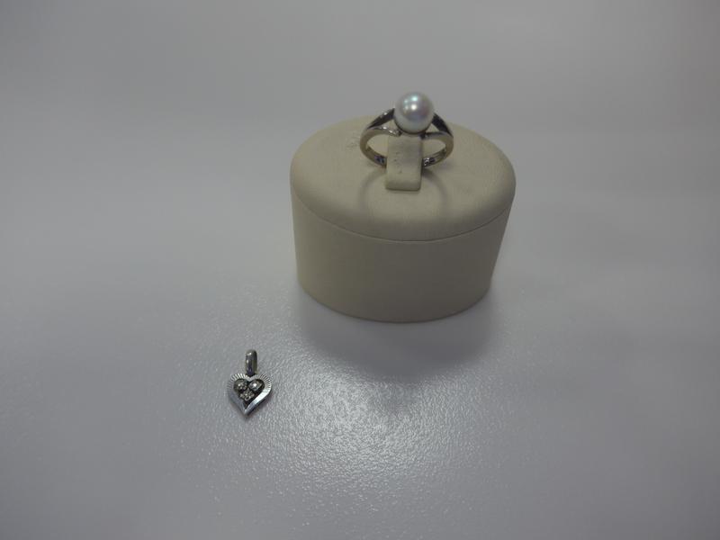 PENDENTIF en forme de coeur en or blanc (750)...