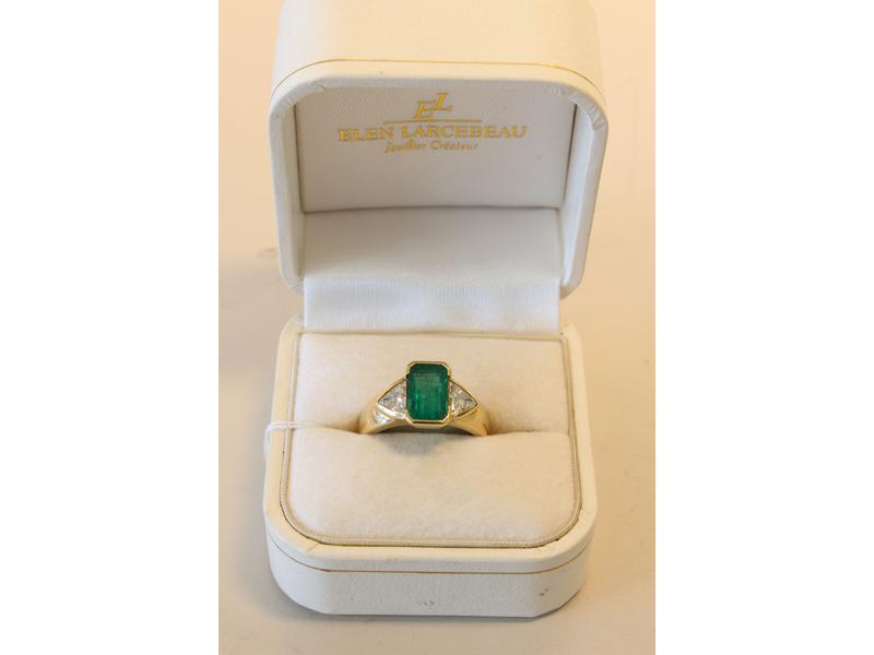 BAGUE JONC en or jaune (750) sertie d'une...