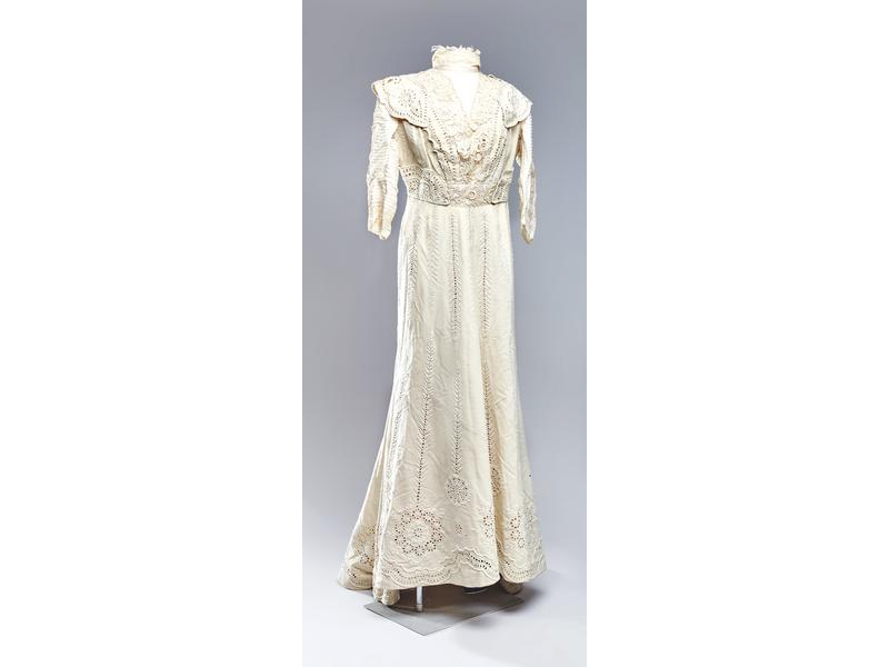 LONGUE ROBE d'après midi ivoire, corsage,...