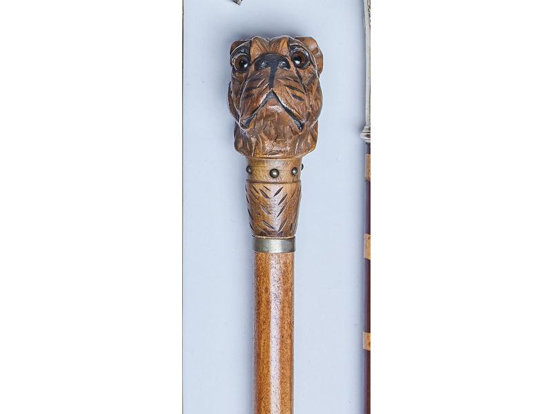 CANNE à pommeau sculpté d'une tête de bulldog,...