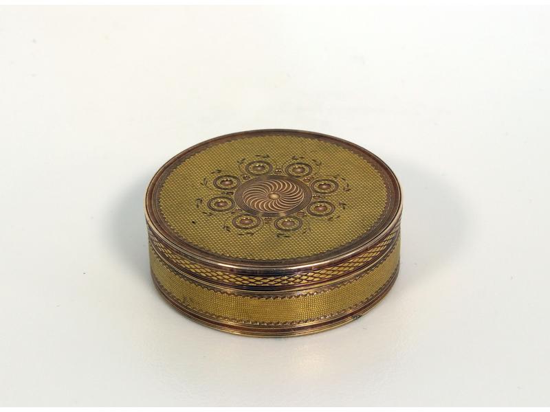 PETITE BOÎTE à mouche, ronde, en or jaune...