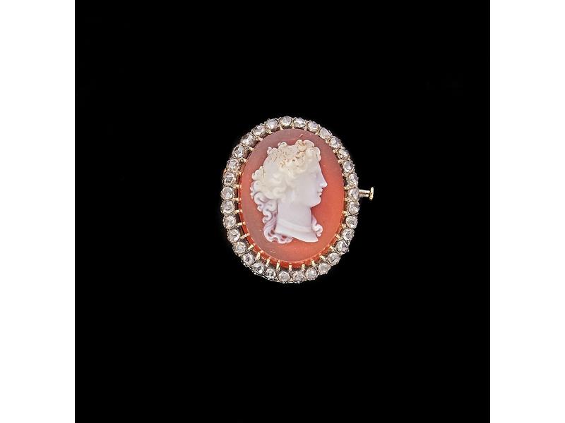 CAMEE de forme ronde sur agate à profil de...