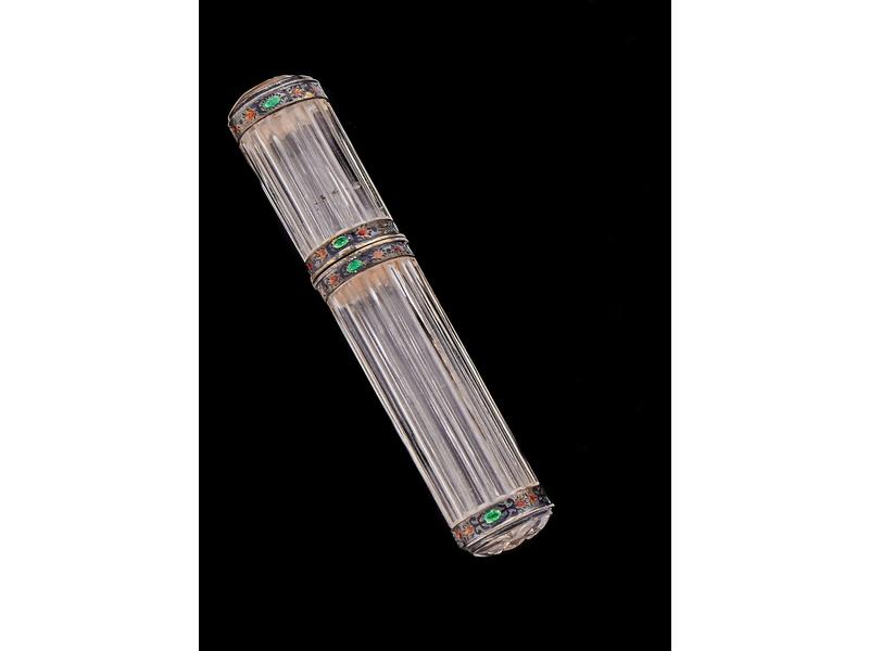 ETUI cylindrique en verre cannelé monture...