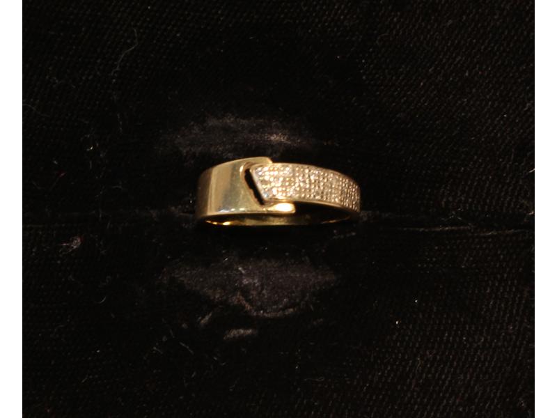 BAGUE jonc en or jaune (750) pavée de petits...