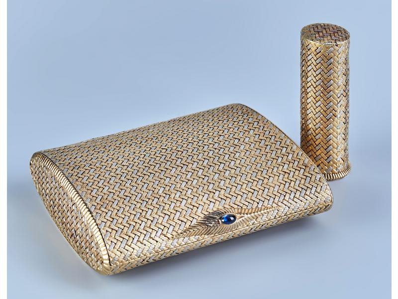 JOLI NECESSAIRE DE BEAUTE comprenant un POUDRIER...