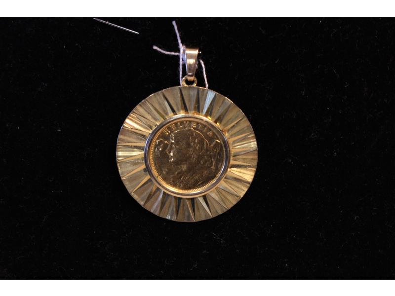 PENDENTIF en or jaune (750) serti d'une pièce...