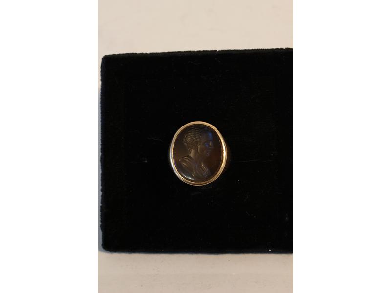 IMPORTANTE BAGUE type chevalière en or jaune...