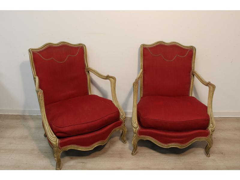 PAIRE DE FAUTEUILS en bois mouluré et sculpté,...