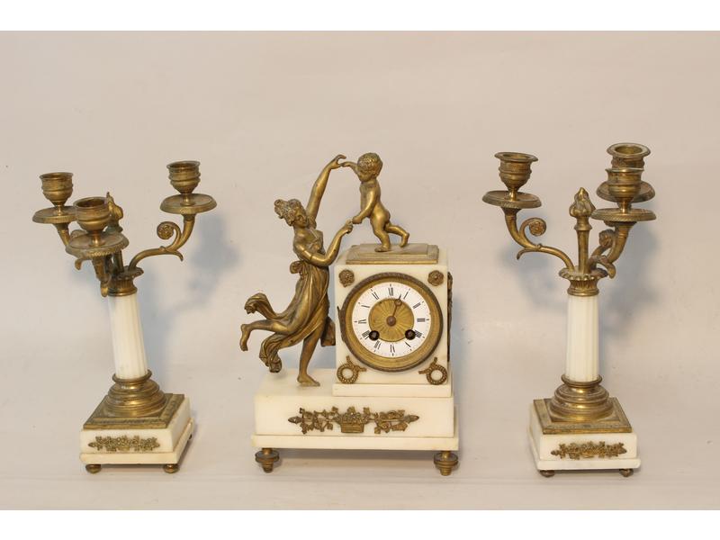 GARNITURE DE CHEMINEE en bronze et marbre...