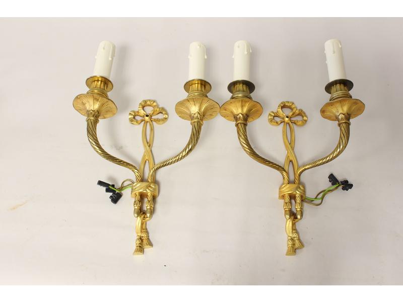 PAIRE D'APPLIQUES en bronze doré à deux bras...