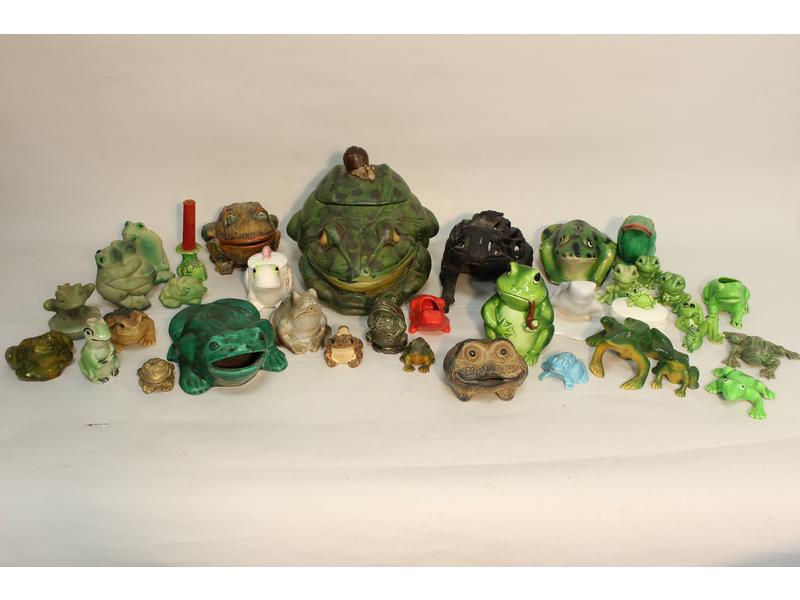 IMPORTANTE COLLECTION DE 35 GRENOUILLES,...
