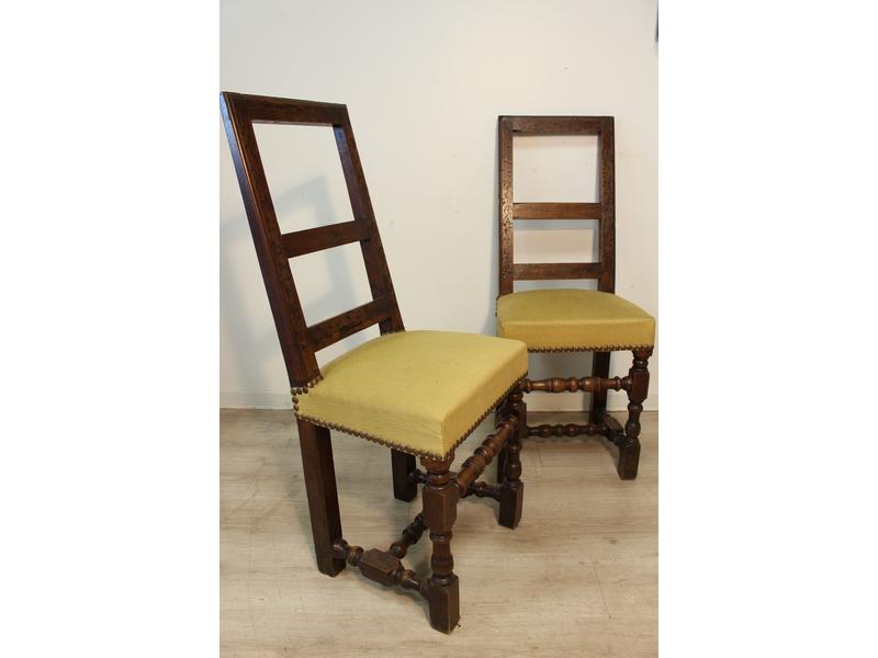 PAIRE DE CHAISES à haut dossier à bandea...