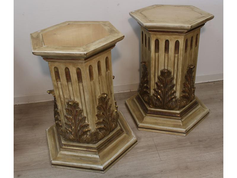 PAIRE DE COLONNES OCTOGONALES en bois clair...