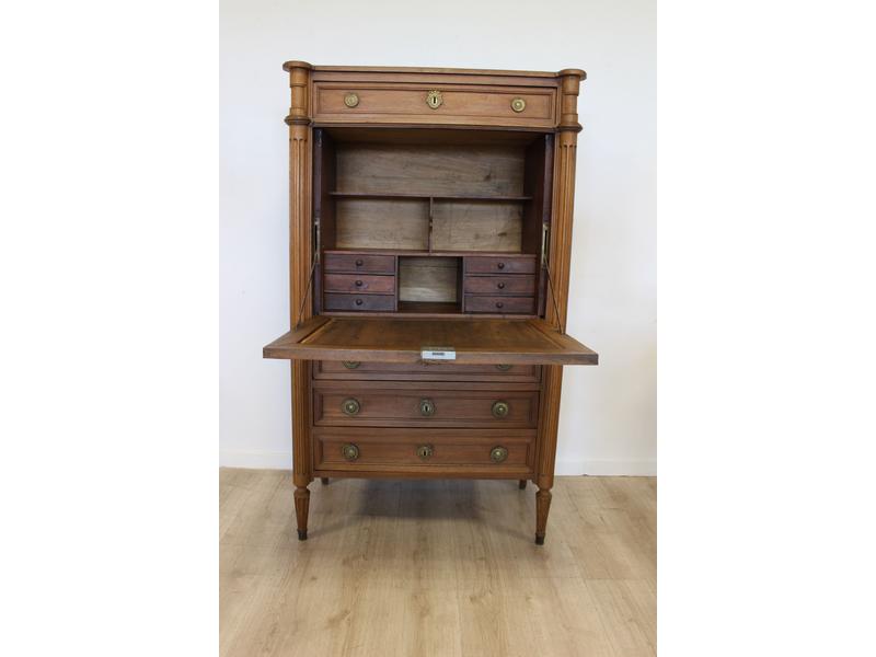 SECRETAIRE rectangulaire en noyer, ouvrant...