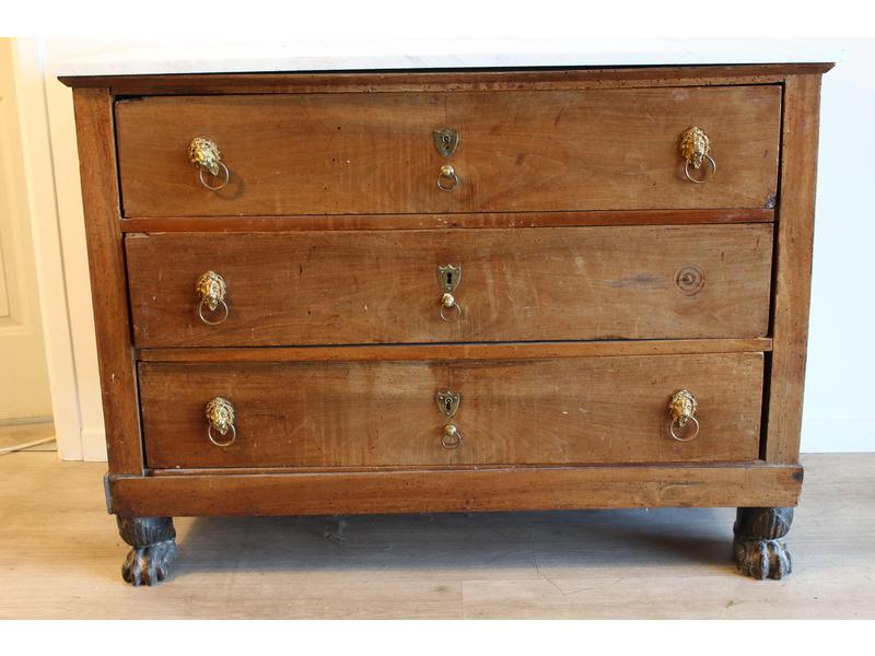 COMMODE rectangulaire en noyer ouvrant en...
