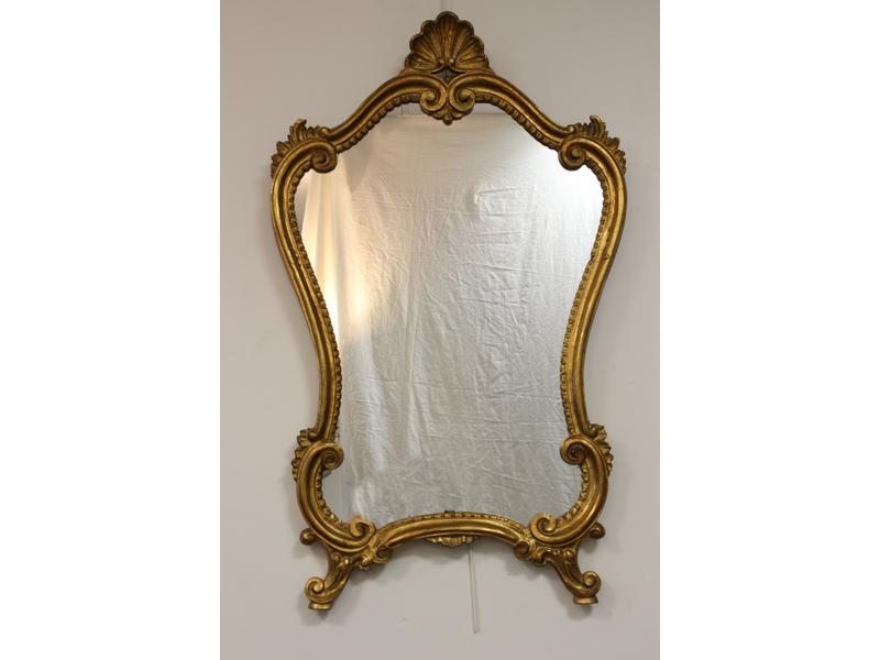 MIROIR de forme chantournée dans un cadre...