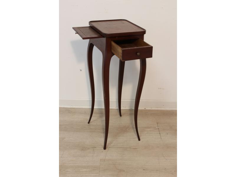 PETITE TABLE VOLANTE en placage d'acajou,...