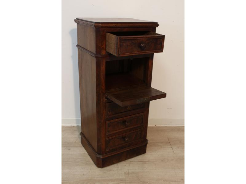 TABLE DE CHEVET en chiffonnier, en acajou...