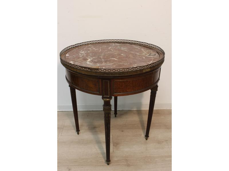 TABLE BOUILLOTTE en placage d'acajou, plateau...