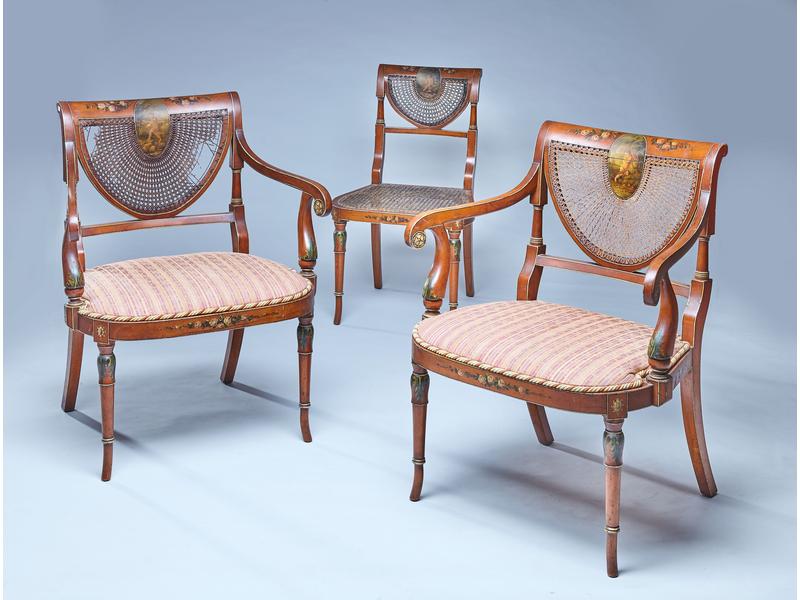 PAIRE DE FAUTEUILS ET UNE CHAISE en bois...