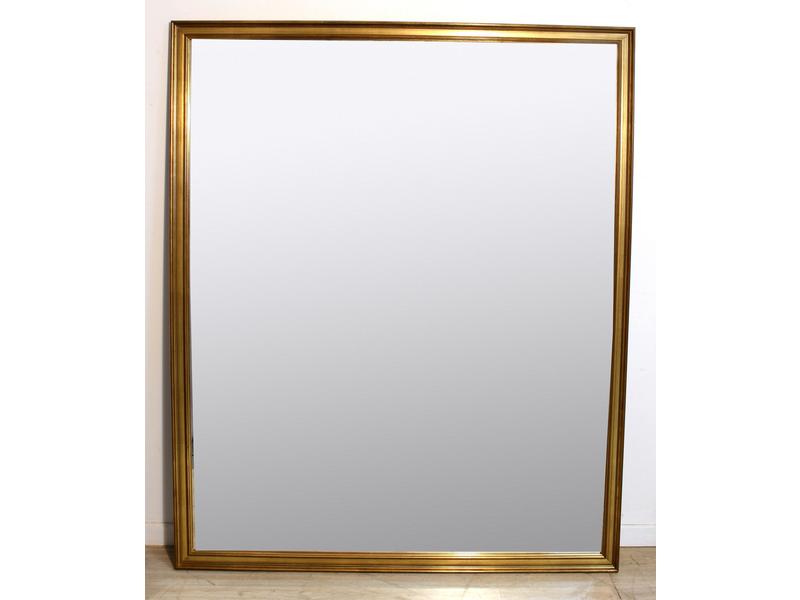 MIROIR rectangulaire dans un cadre en bois...