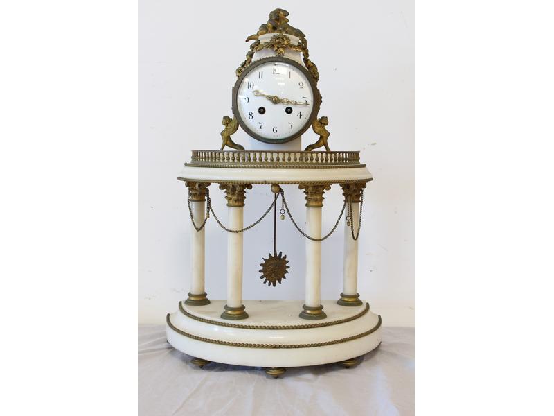 PENDULE portique demi-sphérique en marbre...