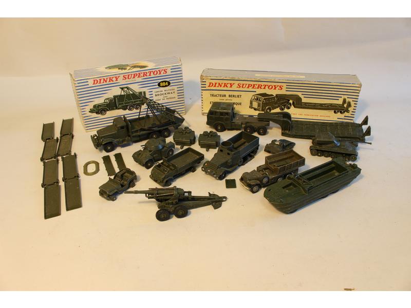 DINKY TOYS ET SUPERTOYS - MILITAIRES (11...